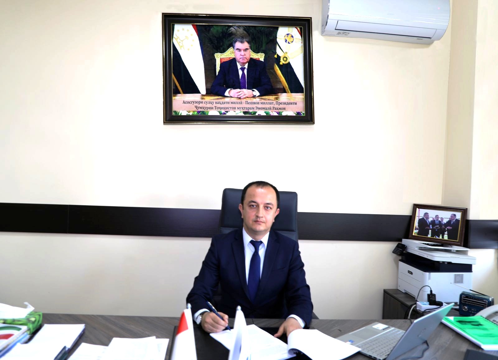 Табрикоти Директори Муассисаи давлатии “Рушди соҳибкорӣ дар соҳаи кишоварзӣ” муҳтарам Далер Саторӣ Абдумансур ба ифтихори Рӯзи Парчами давлатии Ҷумҳурии Тоҷикистон