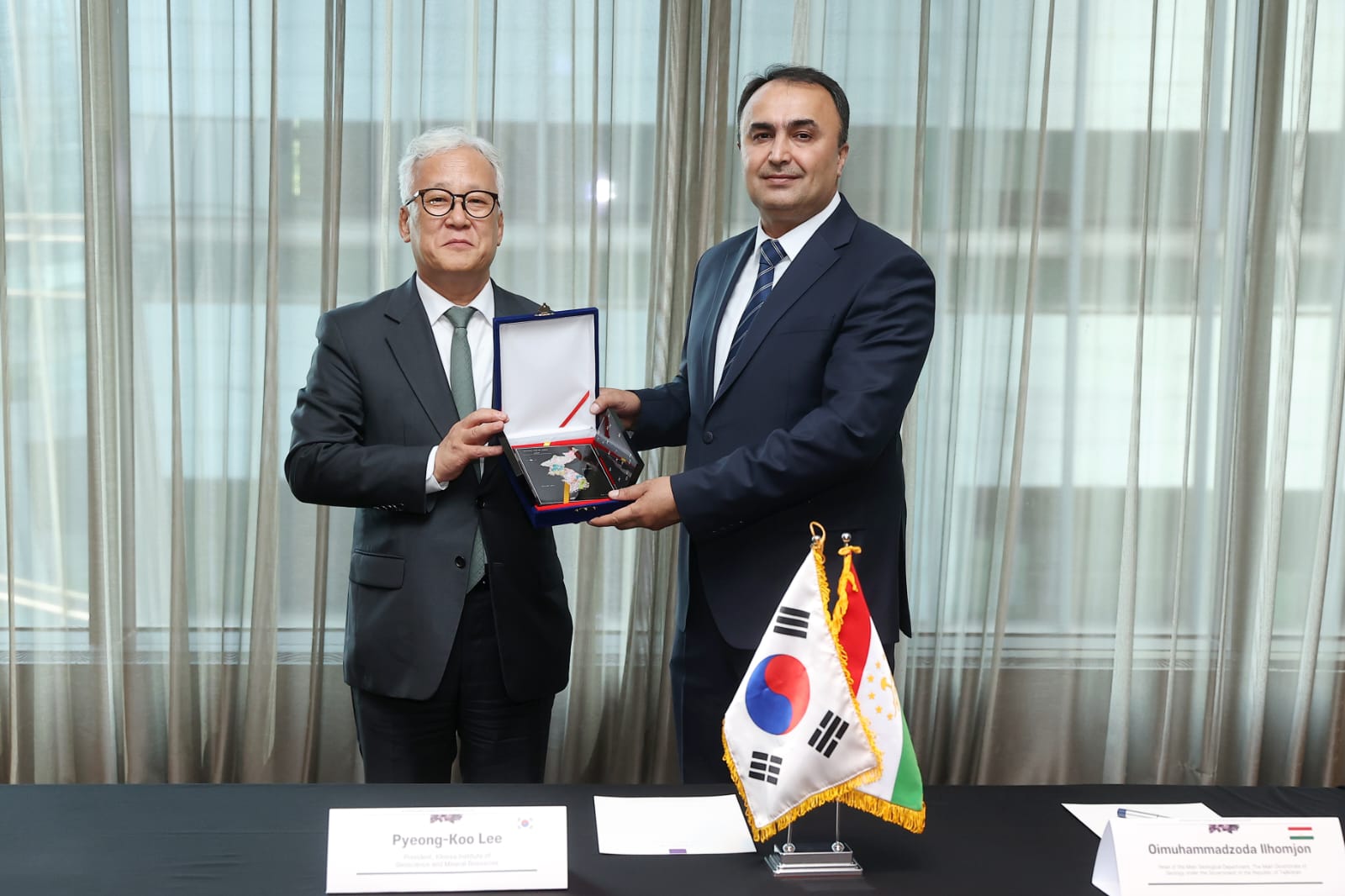 A Memorandum of Understanding was signed between the geological agencies of Tajikistan and Korea