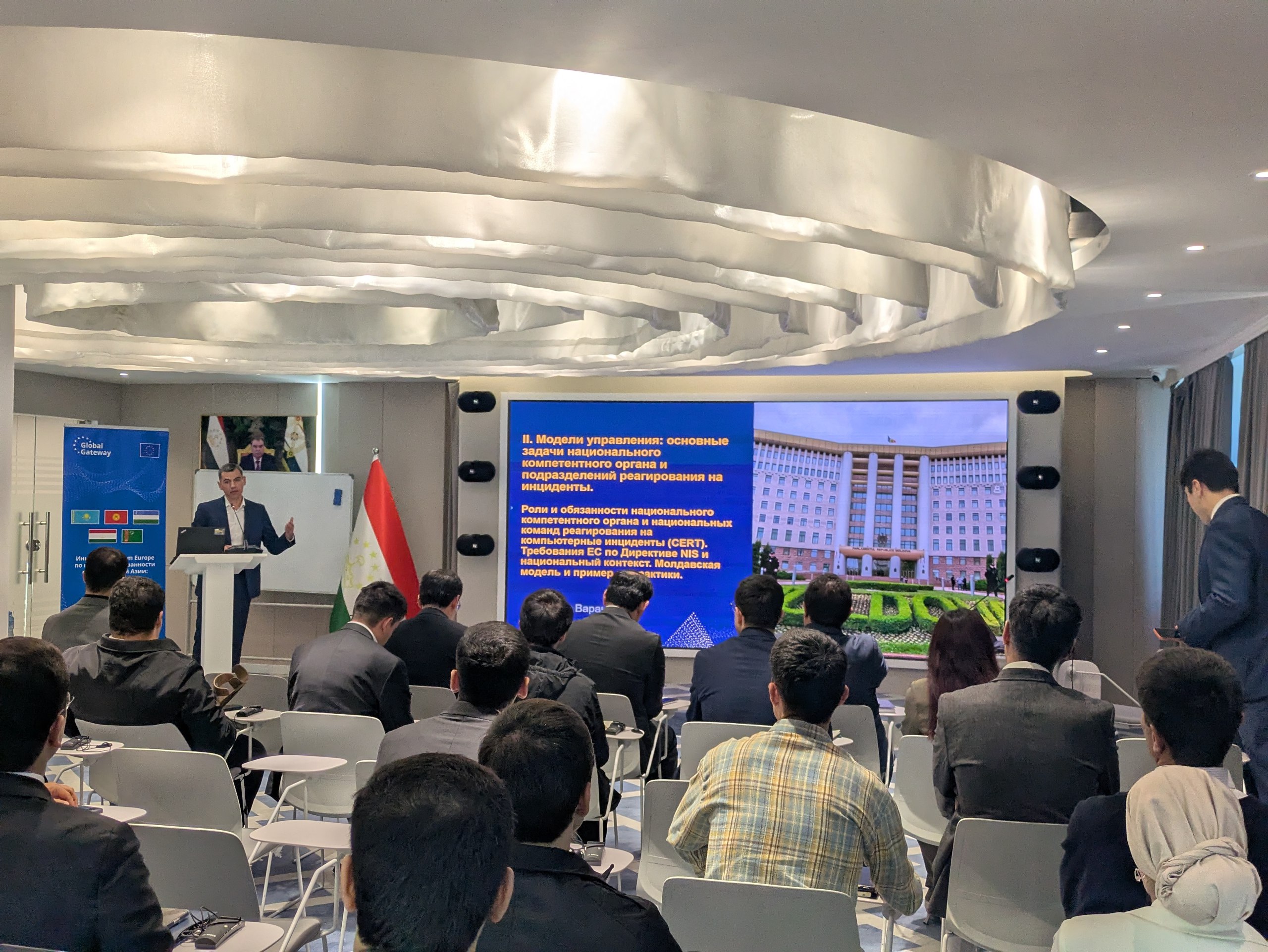 Семинар-тренинги омӯзишӣ дар мавзӯи «Амнияти иттилоотӣ» баргузор гардид