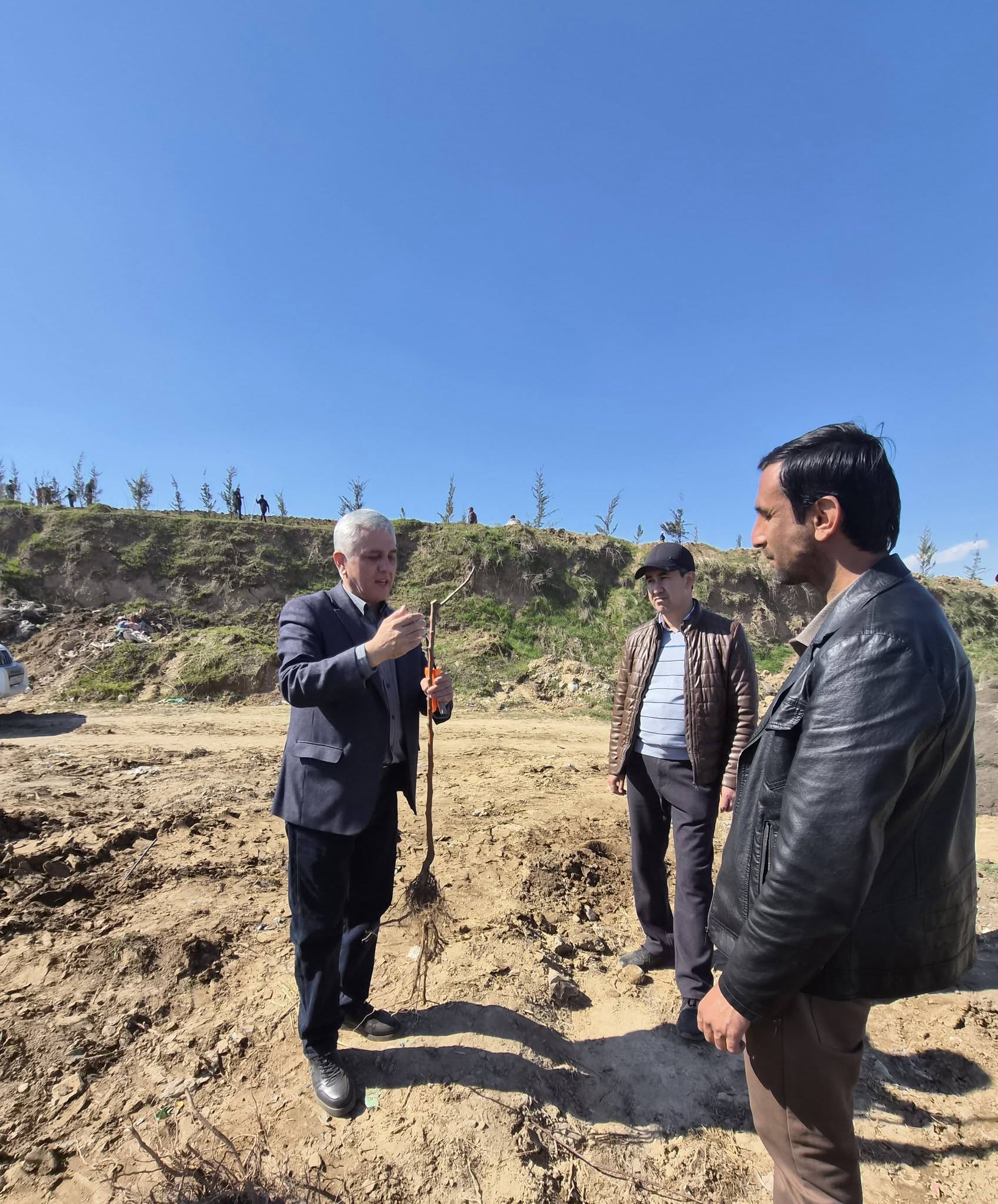 ОҒОЗИ БУНЁДИ БОҒ ДАР МАҲАЛЛАИ ХОВАРОНИ ШАҲРИ ДУШАНБЕ