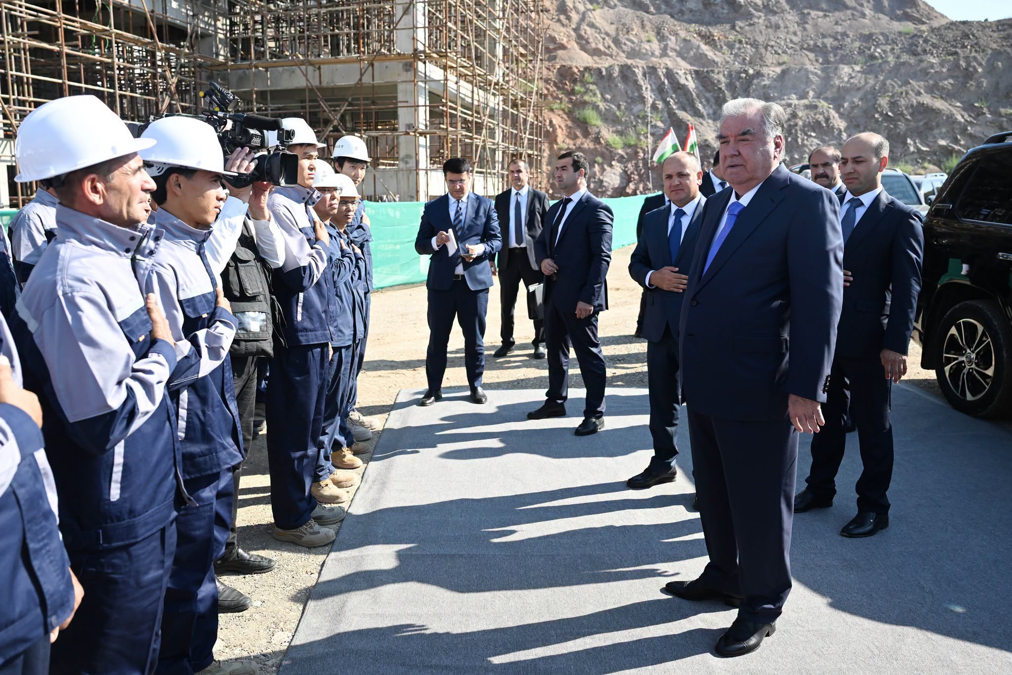 БОЗДИД АЗ ҶАРАЁНИ СОХТМОНИ КОРХОНАИ МЕТАЛЛУРГИИ ҶСП КОМБИНАТИ МЕТАЛЛУРГИИ ТОҶИК ДАР КОНИ ШОҲҚАДАМ-ЧАШМА ДАР НОҲИЯИ БОБОҶОН ҒАФУРОВ