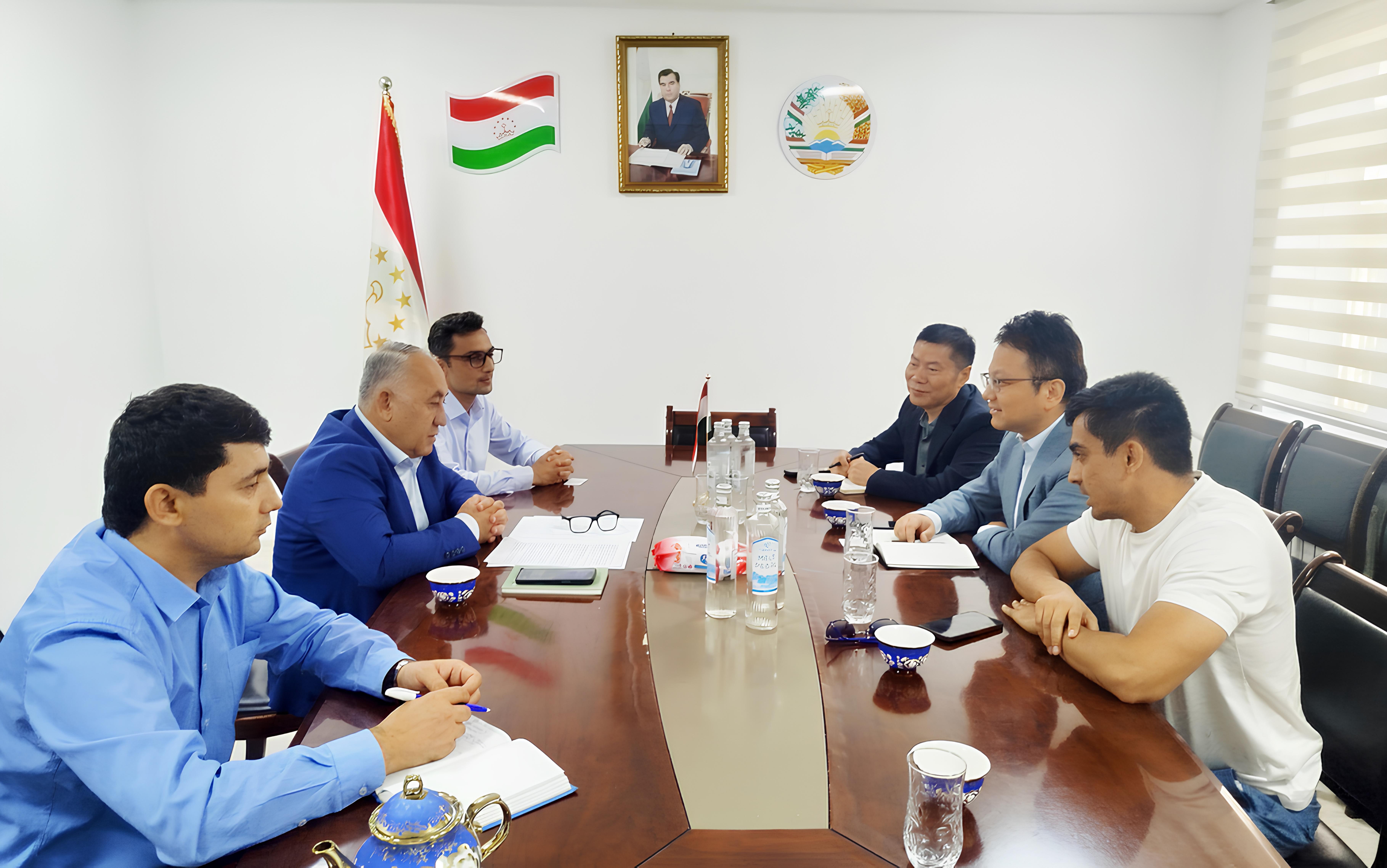 MEETING BETWEEN THE PRESIDENT OF THE ACADEMY OF AGRICULTURAL SCIENCES OF TAJIKISTAN AND MR. GAO HONG WU